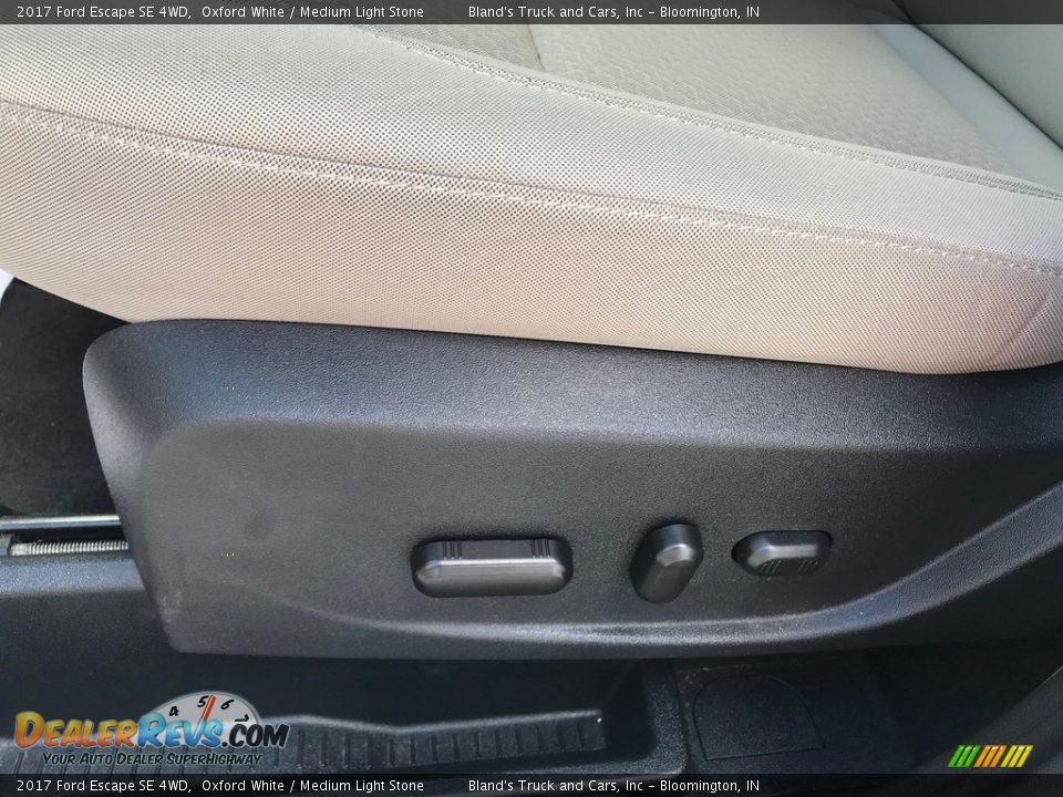 2017 Ford Escape SE 4WD Oxford White / Medium Light Stone Photo #12