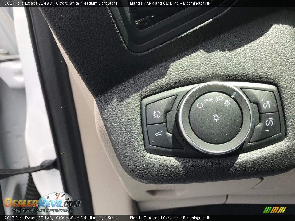 2017 Ford Escape SE 4WD Oxford White / Medium Light Stone Photo #14