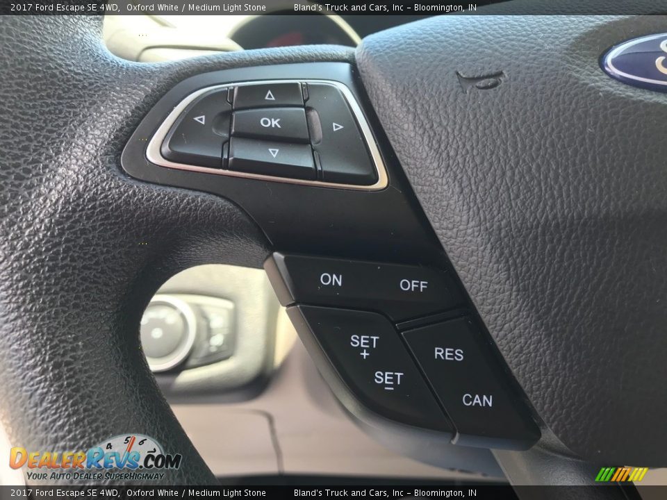 2017 Ford Escape SE 4WD Oxford White / Medium Light Stone Photo #16