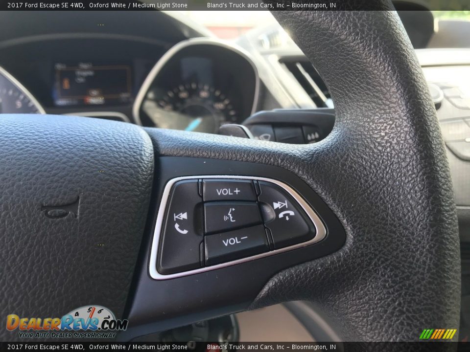 2017 Ford Escape SE 4WD Oxford White / Medium Light Stone Photo #17