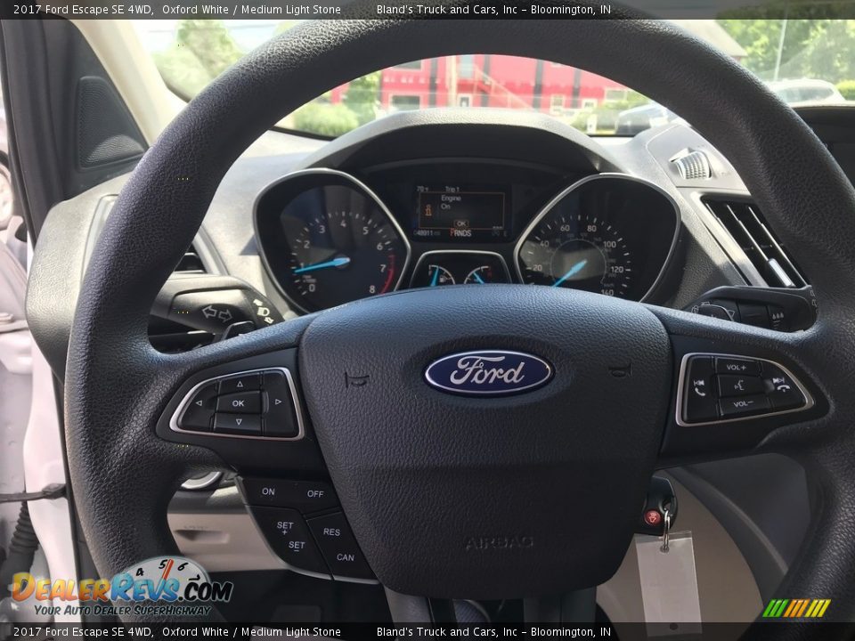 2017 Ford Escape SE 4WD Oxford White / Medium Light Stone Photo #18