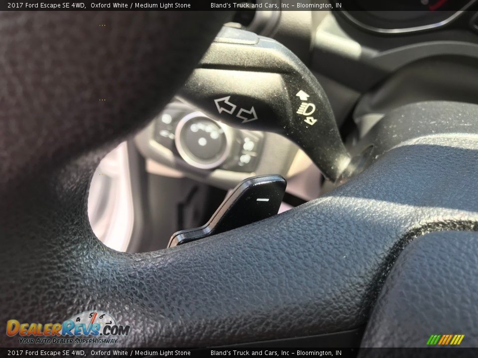 2017 Ford Escape SE 4WD Oxford White / Medium Light Stone Photo #19