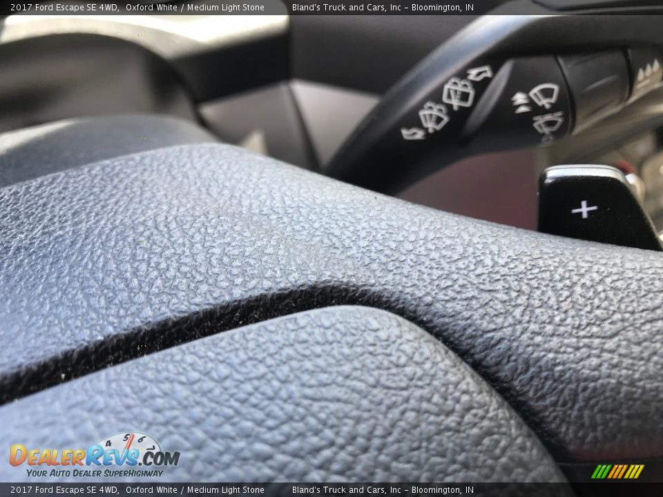 2017 Ford Escape SE 4WD Oxford White / Medium Light Stone Photo #20