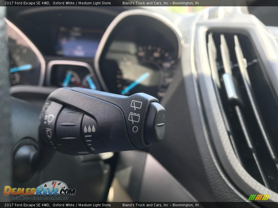 2017 Ford Escape SE 4WD Oxford White / Medium Light Stone Photo #21