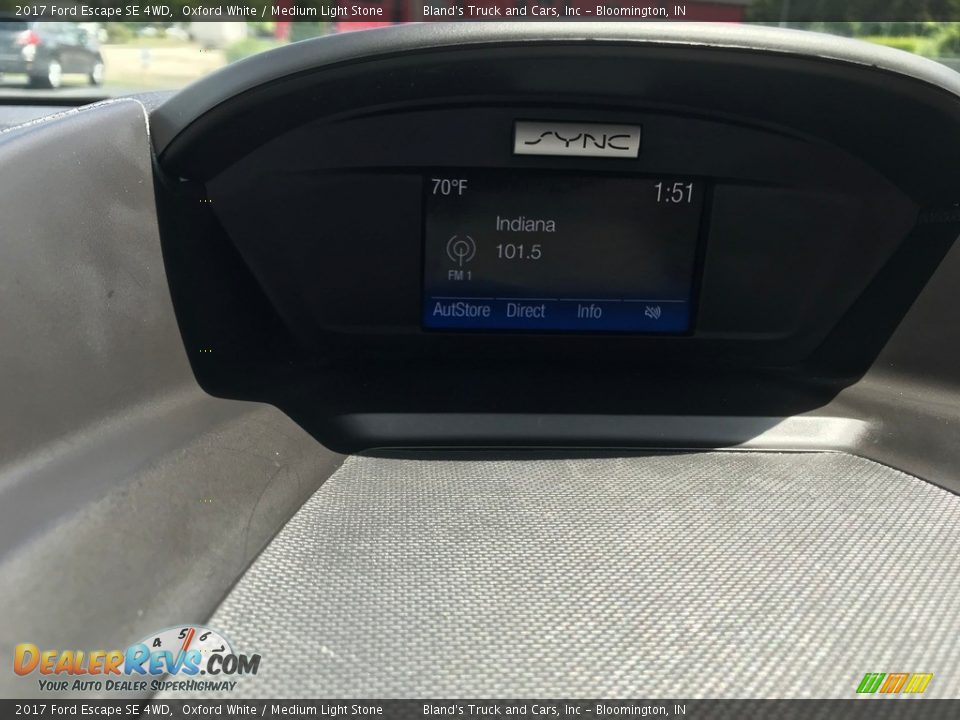 2017 Ford Escape SE 4WD Oxford White / Medium Light Stone Photo #22