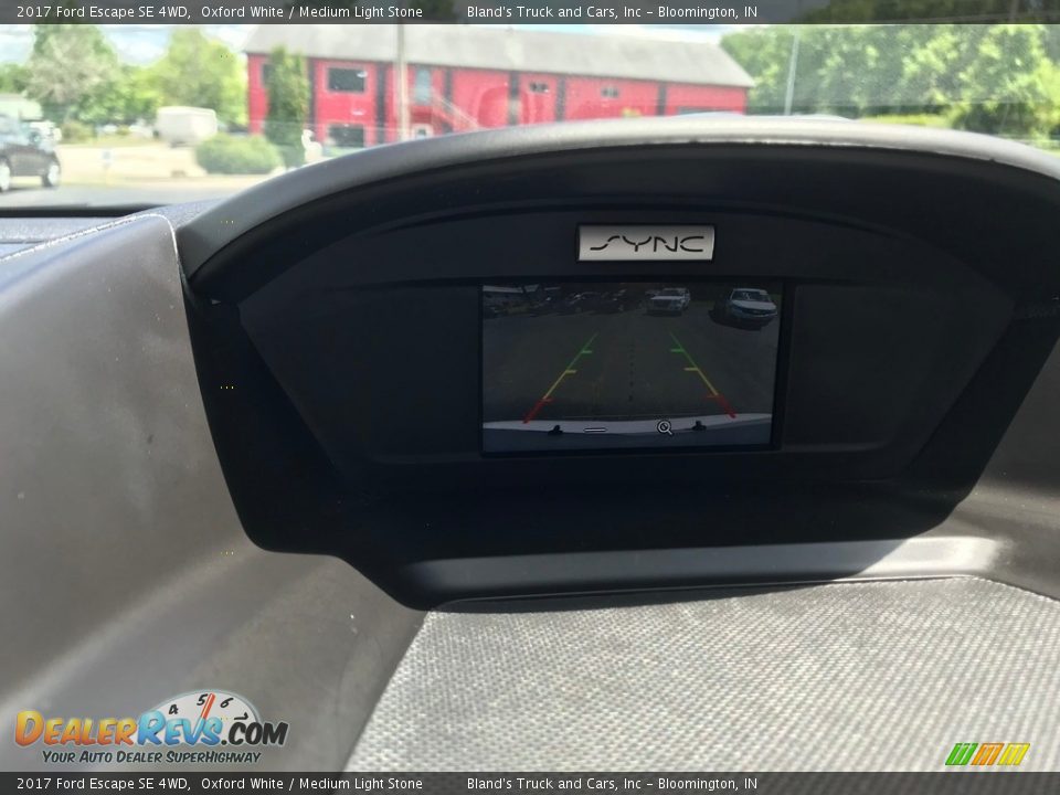 2017 Ford Escape SE 4WD Oxford White / Medium Light Stone Photo #23