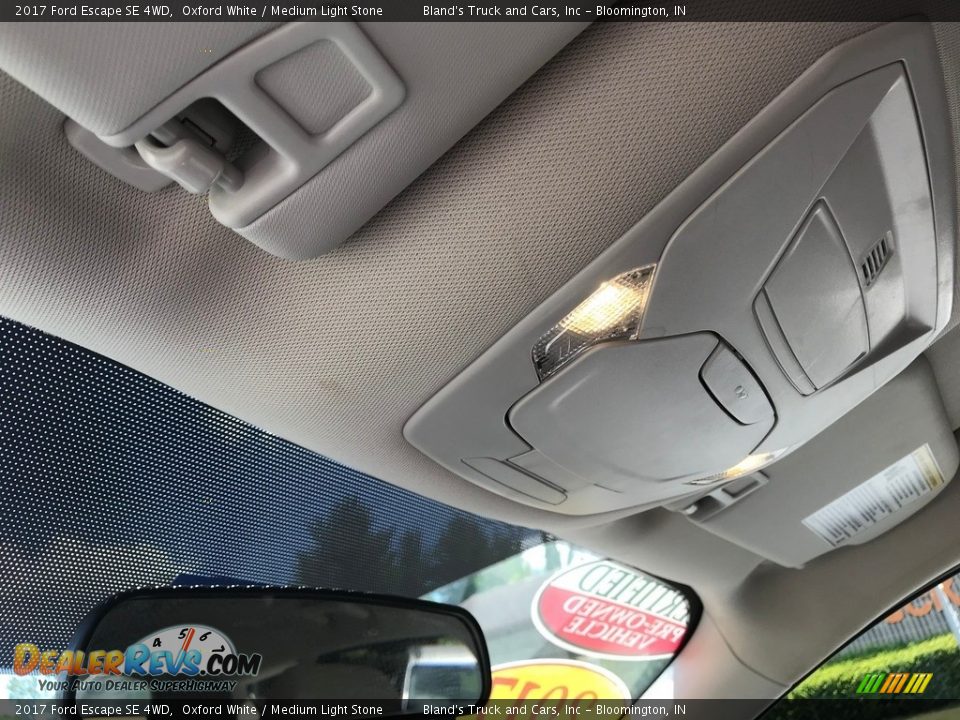 2017 Ford Escape SE 4WD Oxford White / Medium Light Stone Photo #24