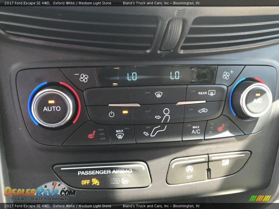 2017 Ford Escape SE 4WD Oxford White / Medium Light Stone Photo #26