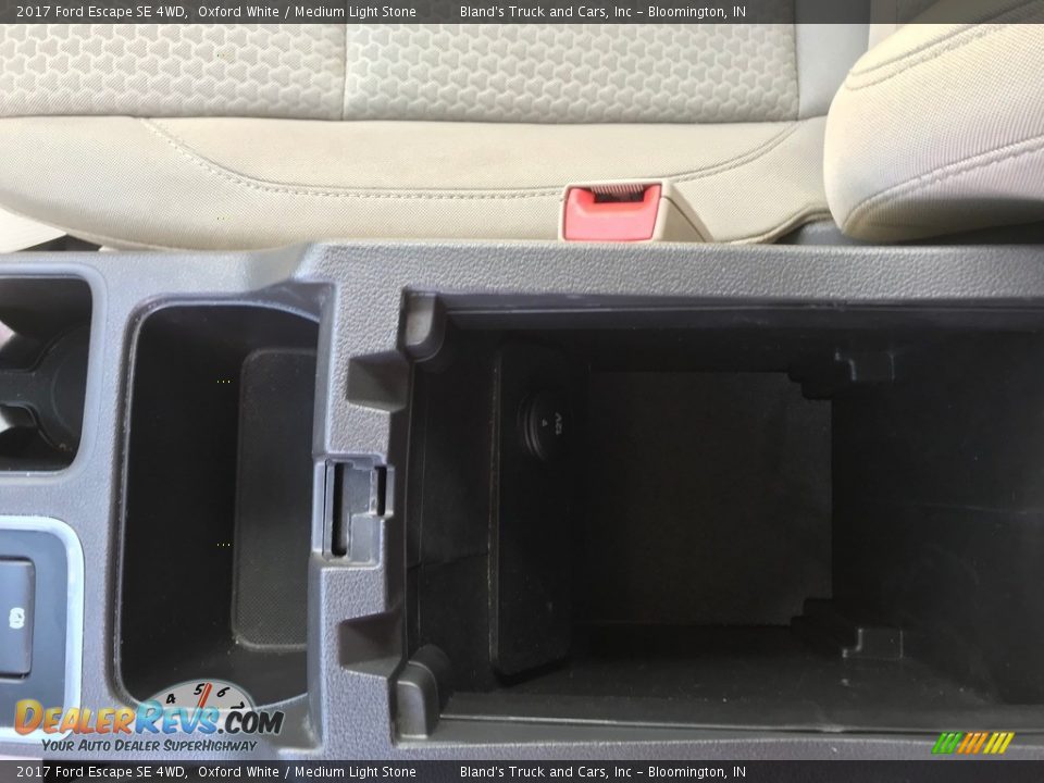 2017 Ford Escape SE 4WD Oxford White / Medium Light Stone Photo #29