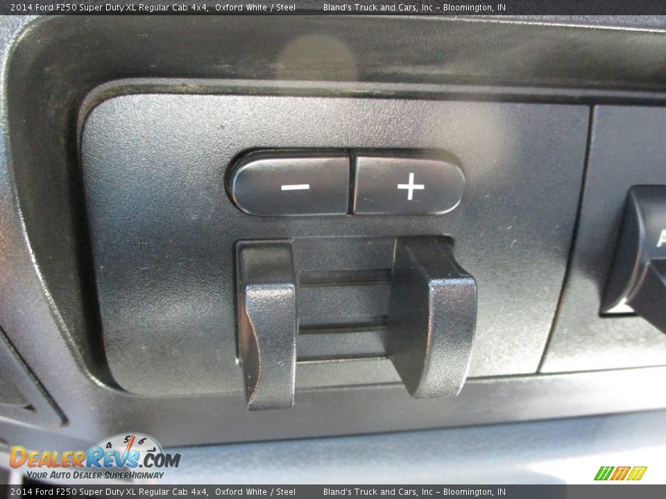 2014 Ford F250 Super Duty XL Regular Cab 4x4 Oxford White / Steel Photo #18