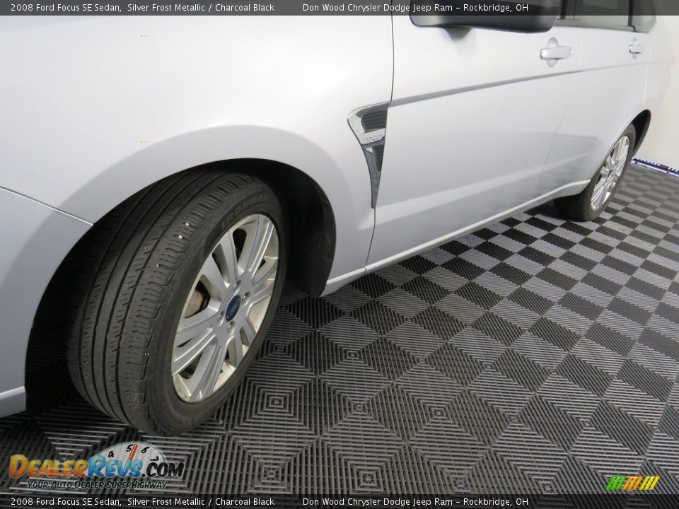 2008 Ford Focus SE Sedan Silver Frost Metallic / Charcoal Black Photo #8