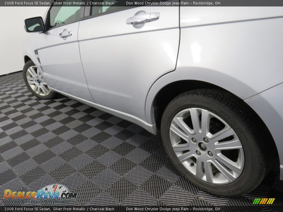 2008 Ford Focus SE Sedan Silver Frost Metallic / Charcoal Black Photo #9