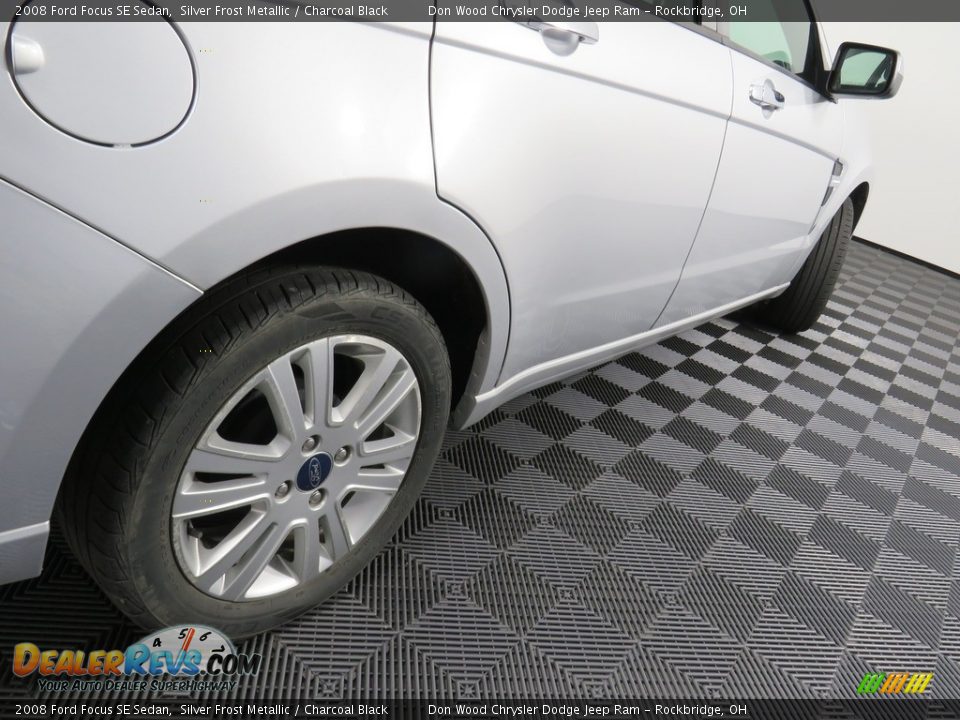 2008 Ford Focus SE Sedan Silver Frost Metallic / Charcoal Black Photo #15