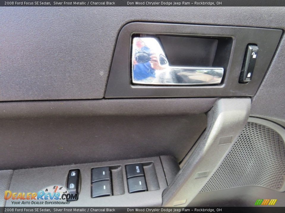 2008 Ford Focus SE Sedan Silver Frost Metallic / Charcoal Black Photo #16