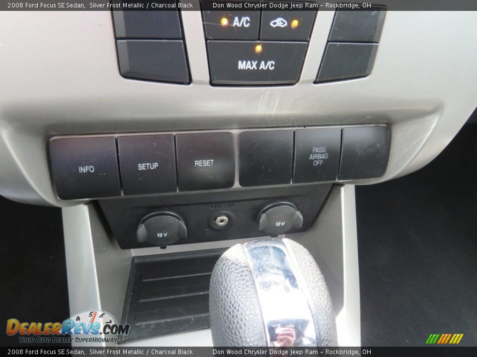 2008 Ford Focus SE Sedan Silver Frost Metallic / Charcoal Black Photo #22