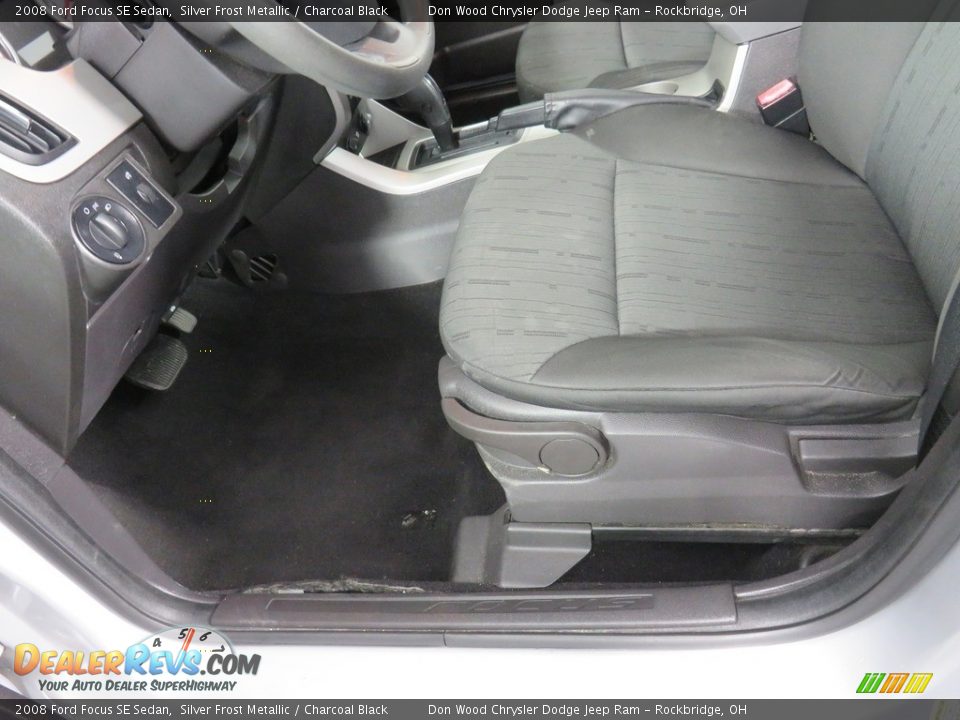 2008 Ford Focus SE Sedan Silver Frost Metallic / Charcoal Black Photo #24