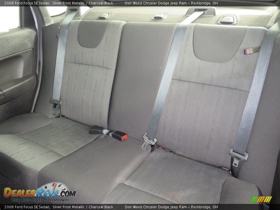 2008 Ford Focus SE Sedan Silver Frost Metallic / Charcoal Black Photo #26