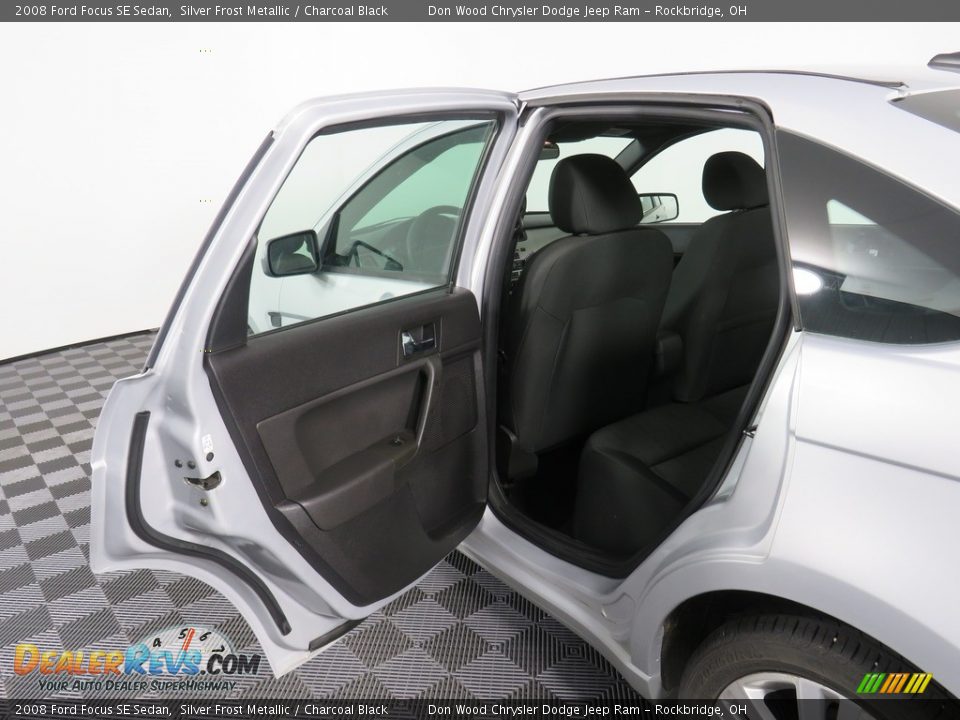 2008 Ford Focus SE Sedan Silver Frost Metallic / Charcoal Black Photo #27