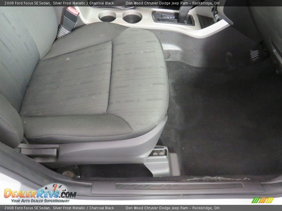 2008 Ford Focus SE Sedan Silver Frost Metallic / Charcoal Black Photo #33