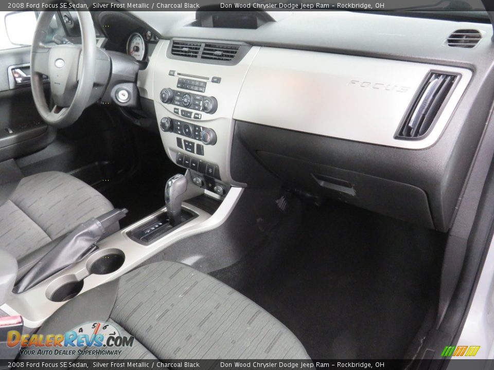 2008 Ford Focus SE Sedan Silver Frost Metallic / Charcoal Black Photo #34