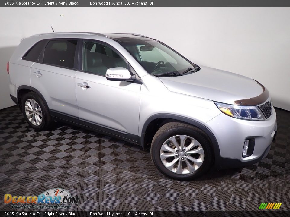 Front 3/4 View of 2015 Kia Sorento EX Photo #2