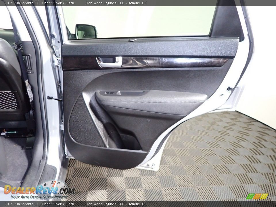 Door Panel of 2015 Kia Sorento EX Photo #24