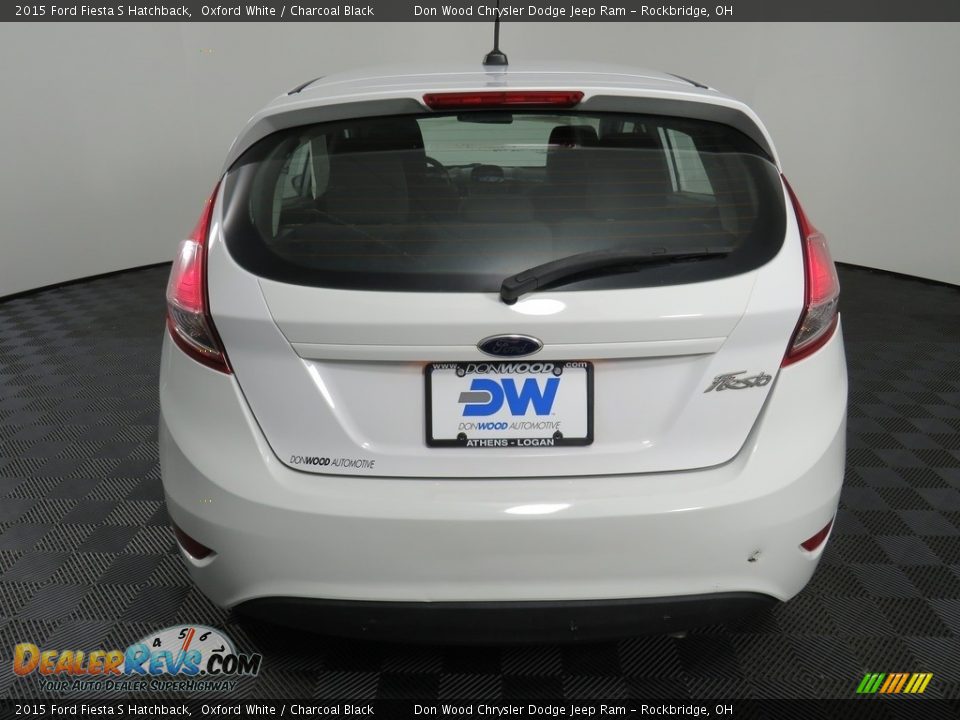 2015 Ford Fiesta S Hatchback Oxford White / Charcoal Black Photo #11