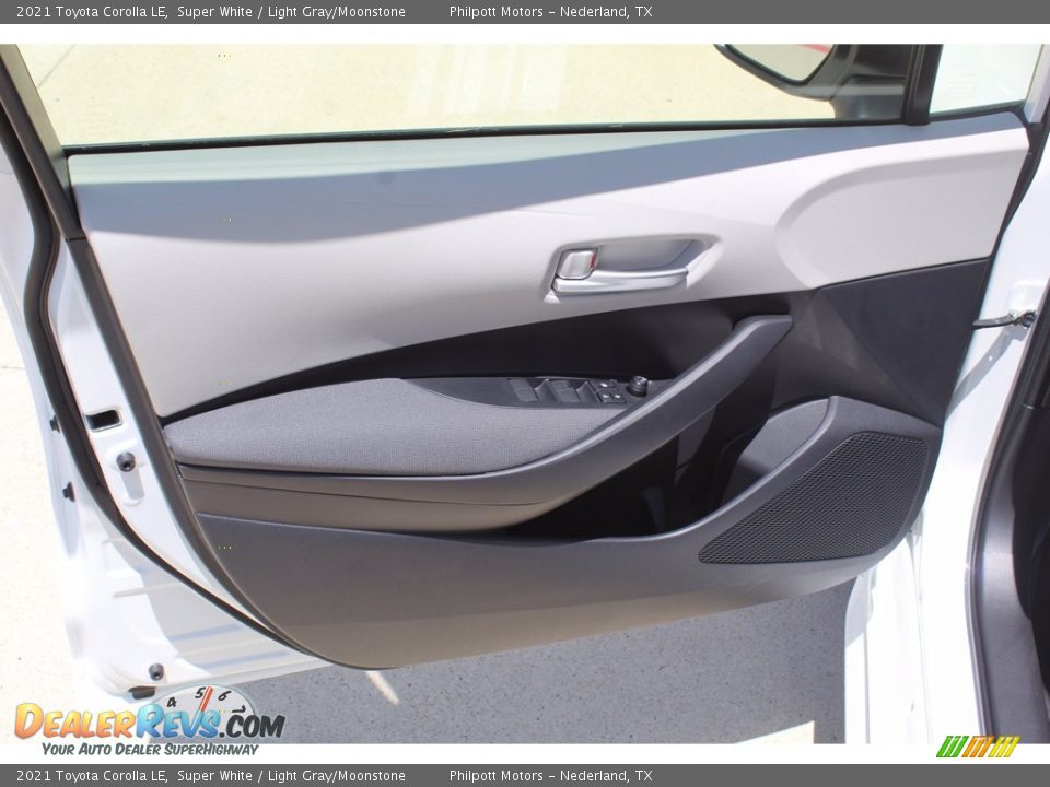 2021 Toyota Corolla LE Super White / Light Gray/Moonstone Photo #9