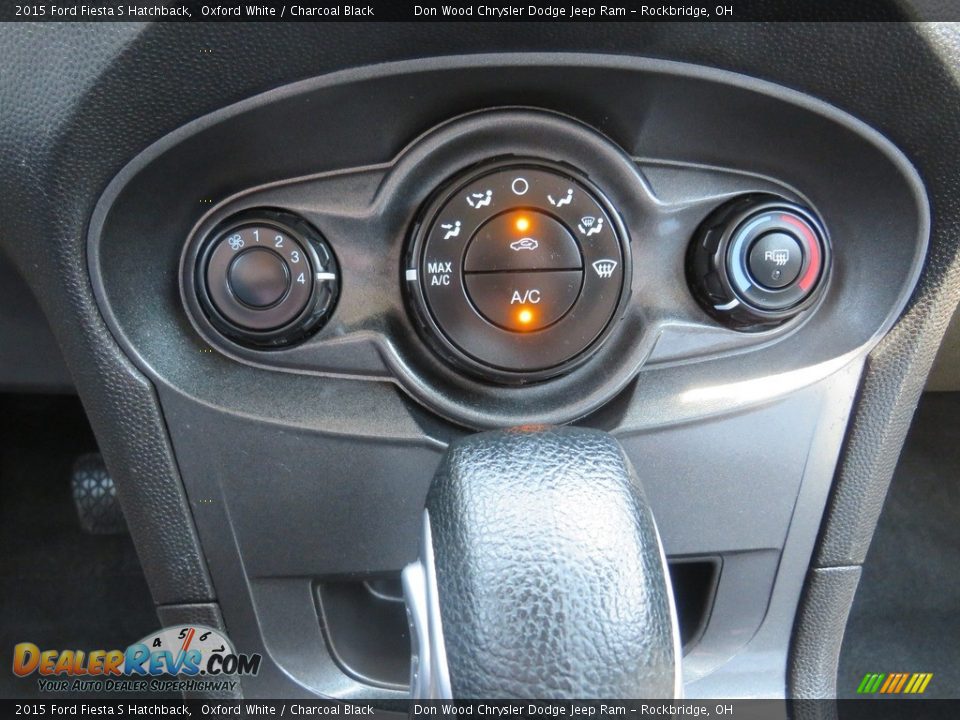 Controls of 2015 Ford Fiesta S Hatchback Photo #25
