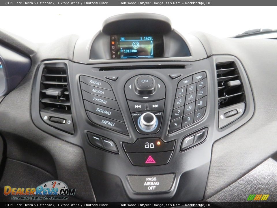 Controls of 2015 Ford Fiesta S Hatchback Photo #27