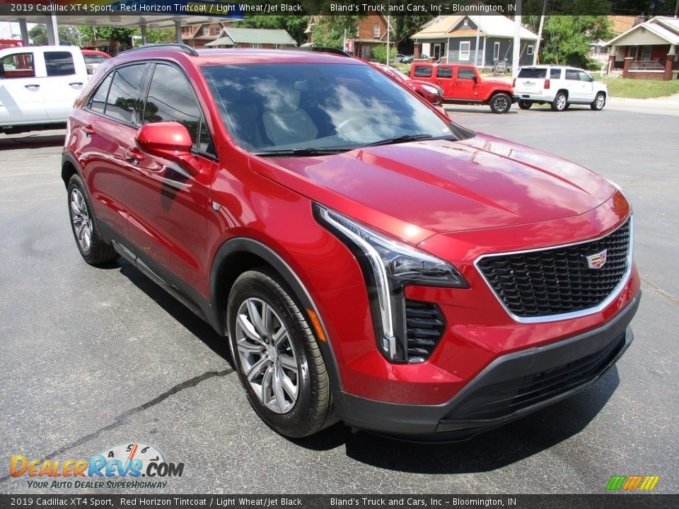 Front 3/4 View of 2019 Cadillac XT4 Sport Photo #5