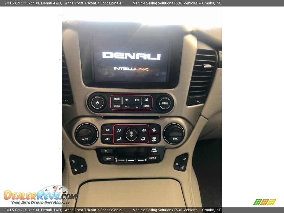 2016 GMC Yukon XL Denali 4WD White Frost Tricoat / Cocoa/Shale Photo #4