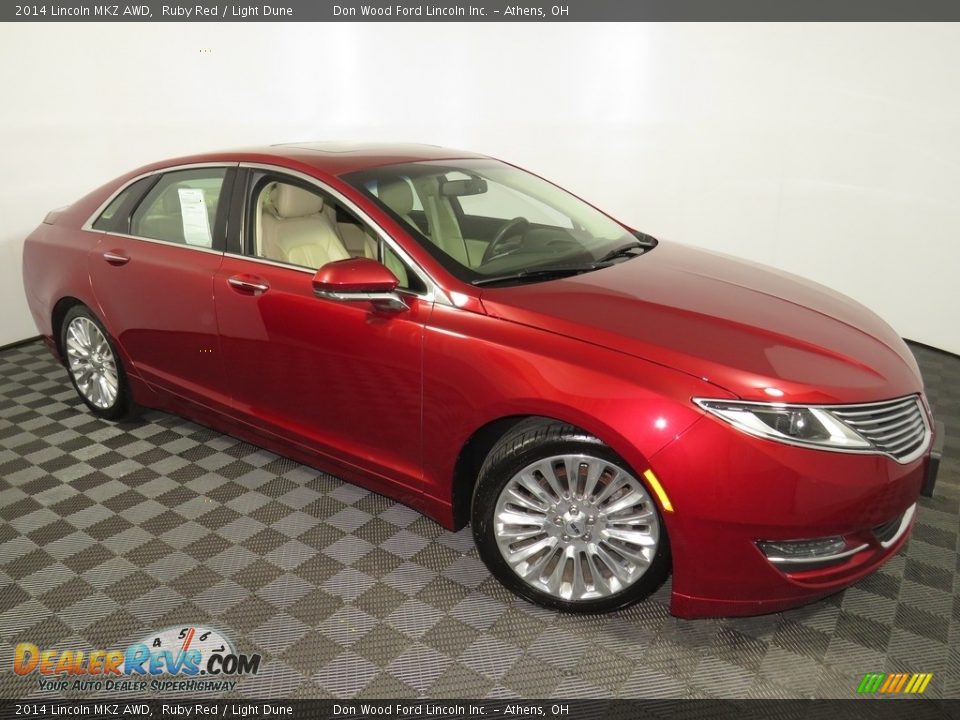 Front 3/4 View of 2014 Lincoln MKZ AWD Photo #2