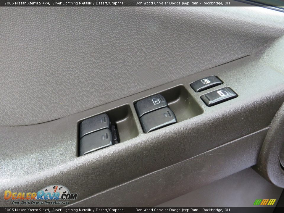 2006 Nissan Xterra S 4x4 Silver Lightning Metallic / Desert/Graphite Photo #17