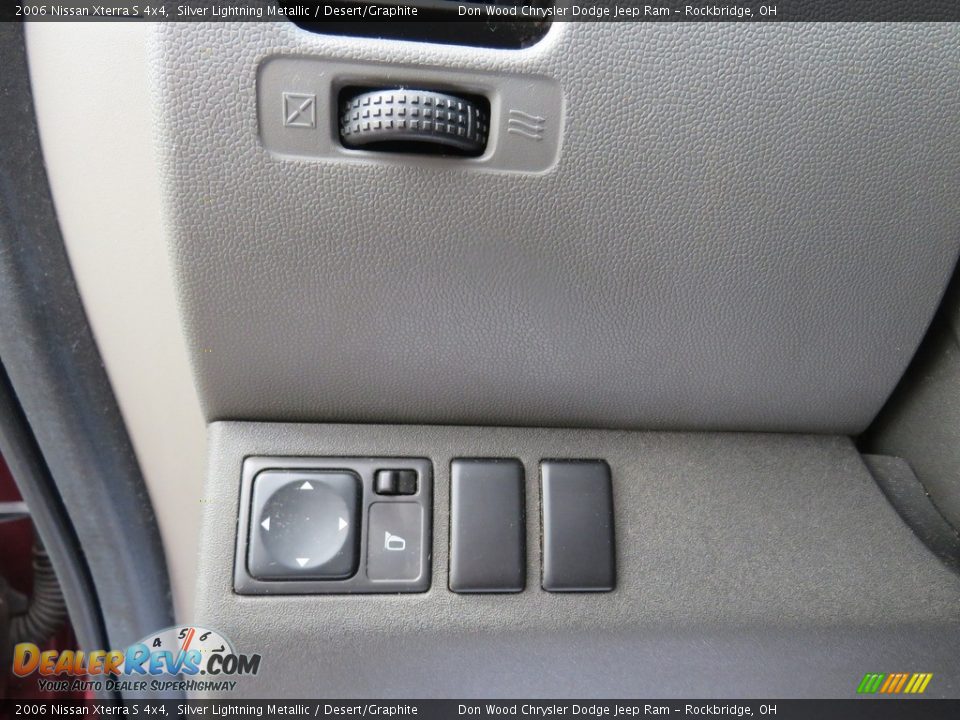 2006 Nissan Xterra S 4x4 Silver Lightning Metallic / Desert/Graphite Photo #18