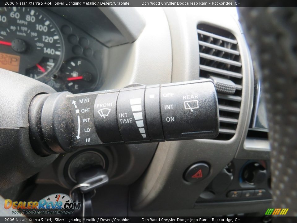 2006 Nissan Xterra S 4x4 Silver Lightning Metallic / Desert/Graphite Photo #25