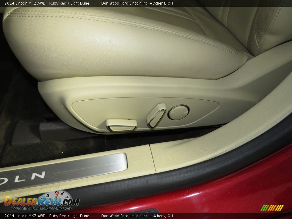Front Seat of 2014 Lincoln MKZ AWD Photo #18