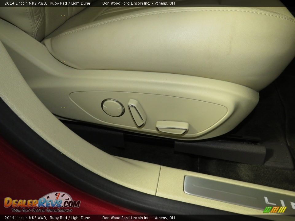 Front Seat of 2014 Lincoln MKZ AWD Photo #26