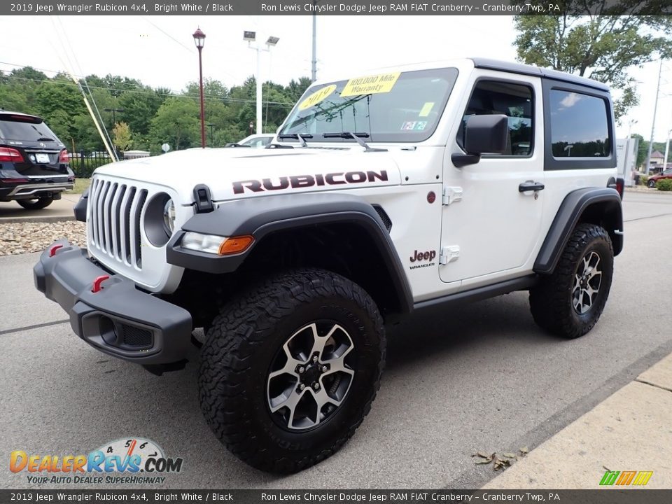 Front 3/4 View of 2019 Jeep Wrangler Rubicon 4x4 Photo #7