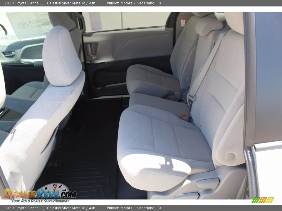 2020 Toyota Sienna LE Celestial Silver Metallic / Ash Photo #18