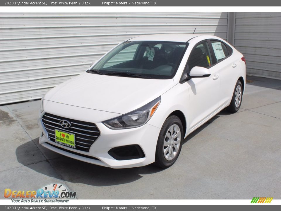Front 3/4 View of 2020 Hyundai Accent SE Photo #4