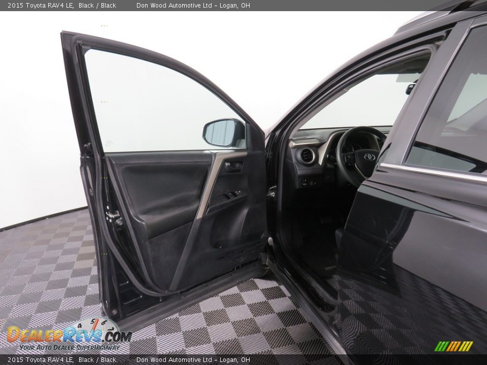 2015 Toyota RAV4 LE Black / Black Photo #29