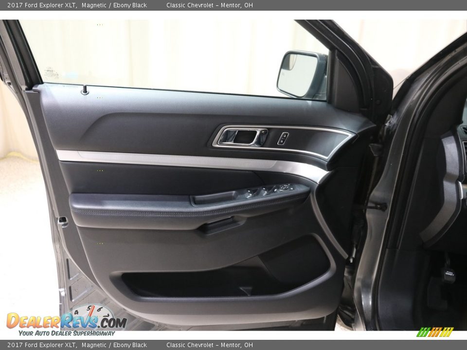 2017 Ford Explorer XLT Magnetic / Ebony Black Photo #4
