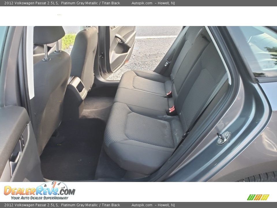 2012 Volkswagen Passat 2.5L S Platinum Gray Metallic / Titan Black Photo #10