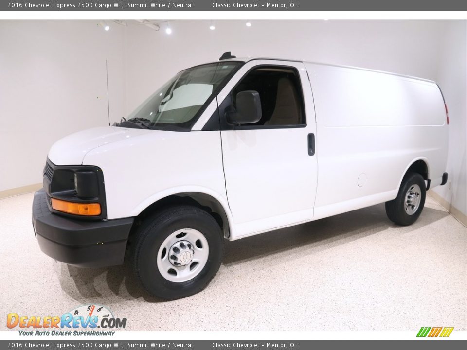 Front 3/4 View of 2016 Chevrolet Express 2500 Cargo WT Photo #3