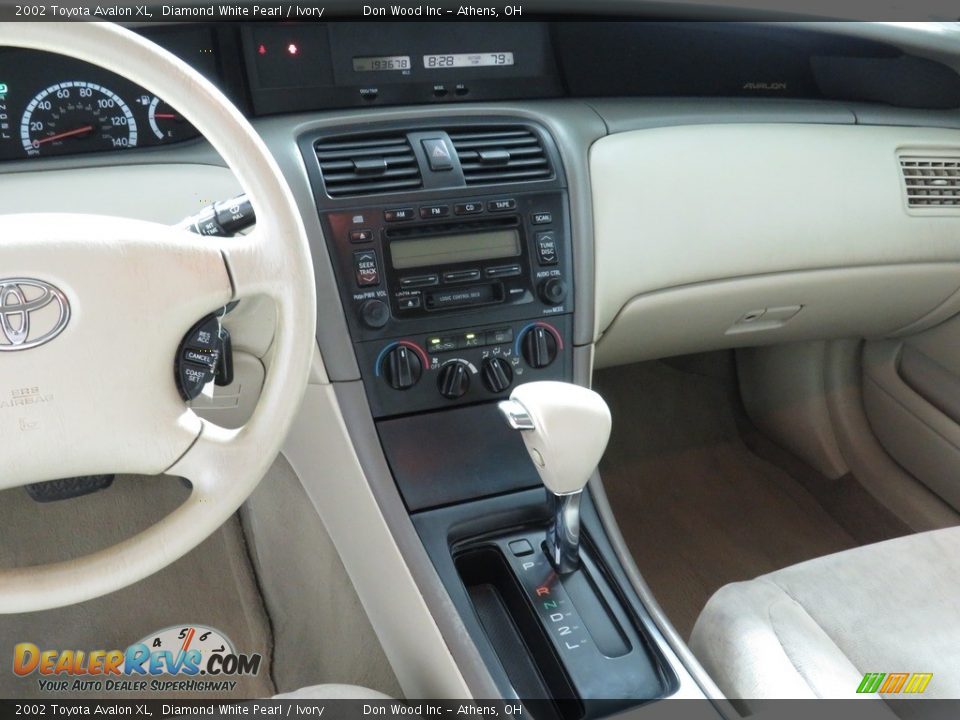 2002 Toyota Avalon XL Diamond White Pearl / Ivory Photo #29