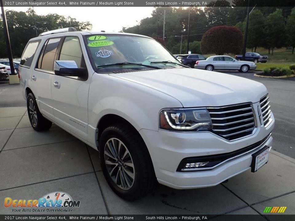 Front 3/4 View of 2017 Lincoln Navigator Select 4x4 Photo #8