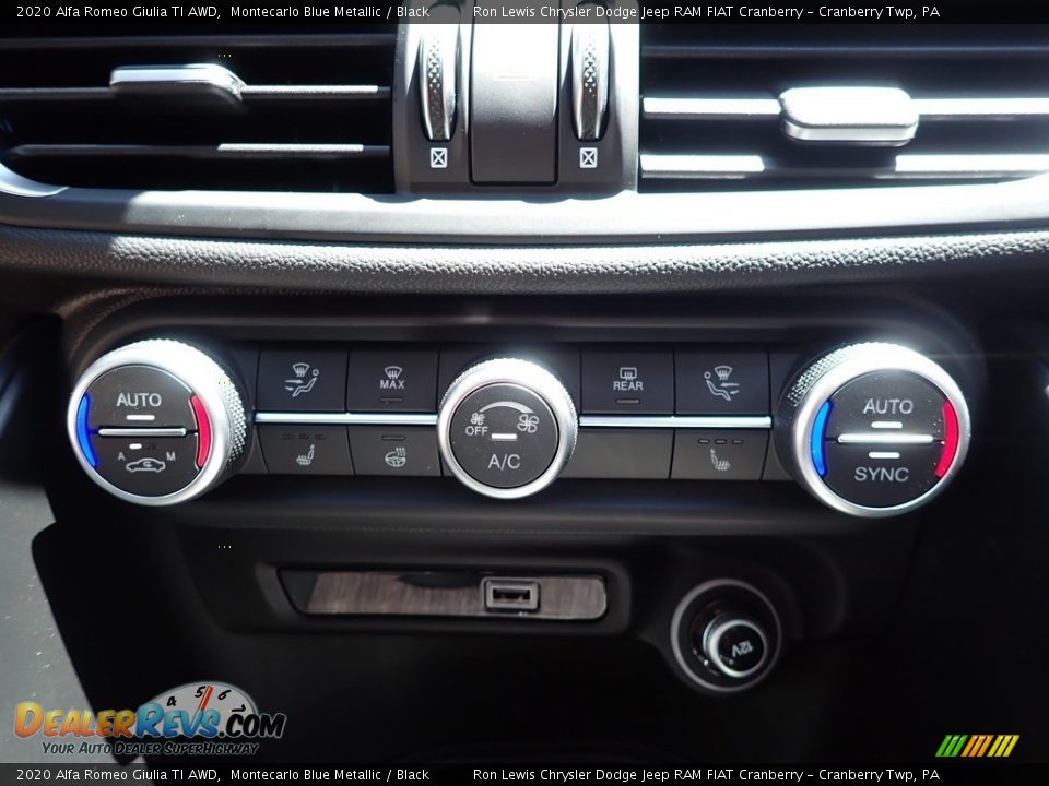 Controls of 2020 Alfa Romeo Giulia TI AWD Photo #18