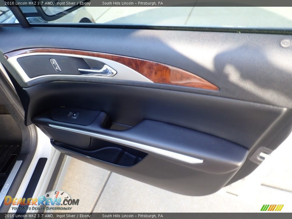 Door Panel of 2016 Lincoln MKZ 3.7 AWD Photo #13