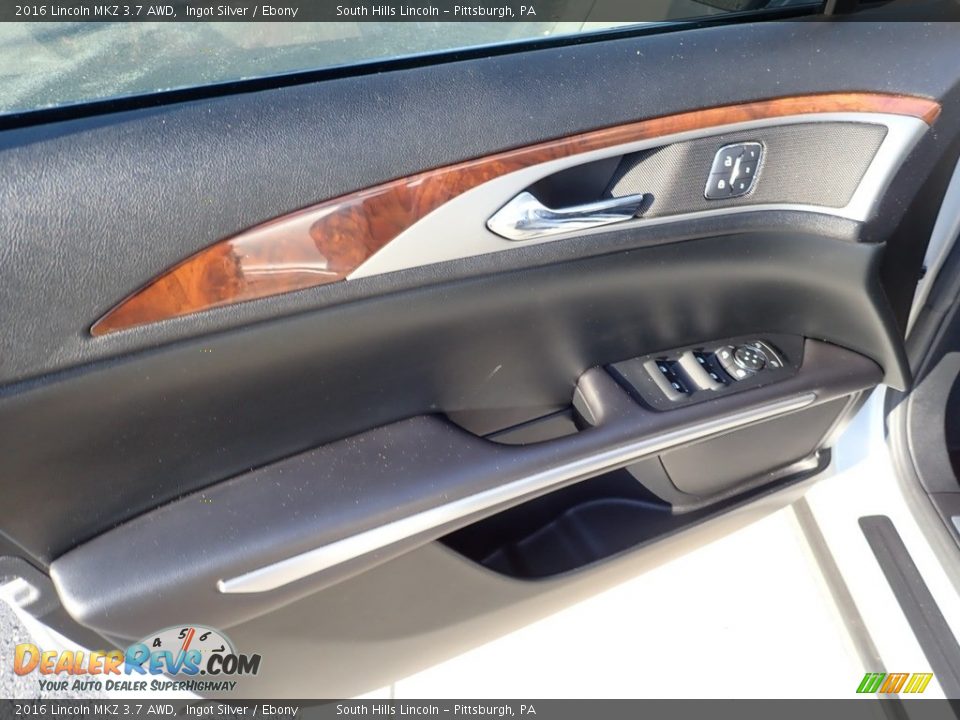 Door Panel of 2016 Lincoln MKZ 3.7 AWD Photo #18